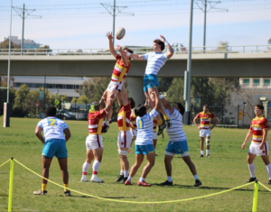 Rugby pyramid to catch the throw in ball
